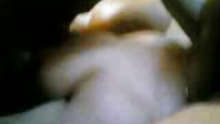 Грудаста блондинка гладить твердий член в своїх руках в аматорському секс відео від першої еротика русские особи